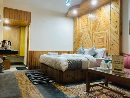 Imagen general del Hotel Holywood Riverview Resort, Manali - Scenic River & Mountain View. Foto 16