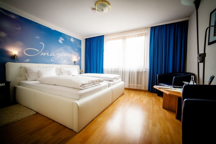 Imagen de la habitación del Hotel Holzschuh's Schwarzwaldhotel. Foto 5