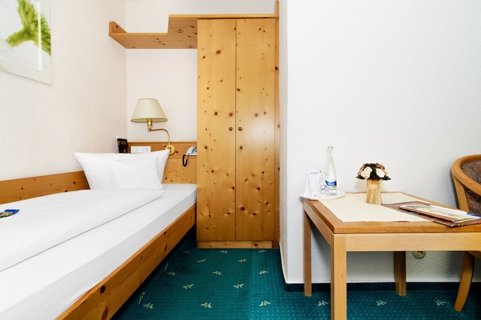 Imagen de la habitación del Hotel Holzschuh's Schwarzwaldhotel. Foto 8