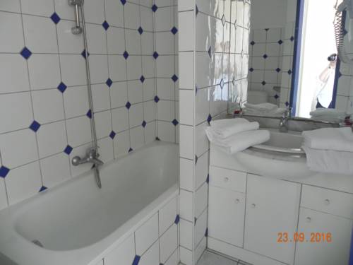 Imagen de la habitación del Hotel Homard Bleu. Foto 4