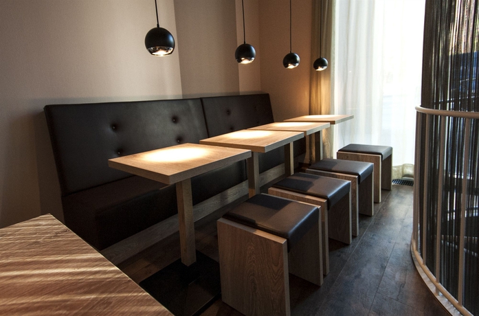 Imagen del bar/restaurante del Hotel Homaris The Corner. Foto 3