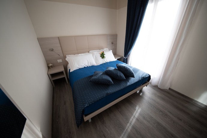 Imagen de la habitación del Hotel Home, Castelfranco Veneto. Foto 4