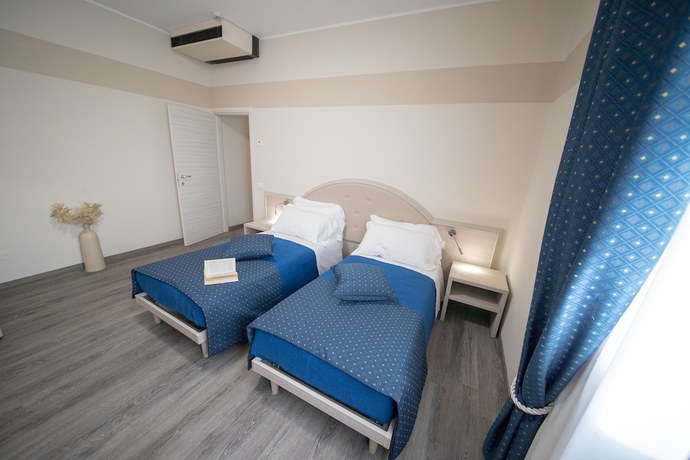 Imagen de la habitación del Hotel Home, Castelfranco Veneto. Foto 6