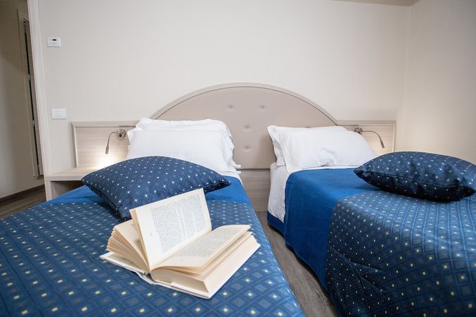 Imagen de la habitación del Hotel Home, Castelfranco Veneto. Foto 8