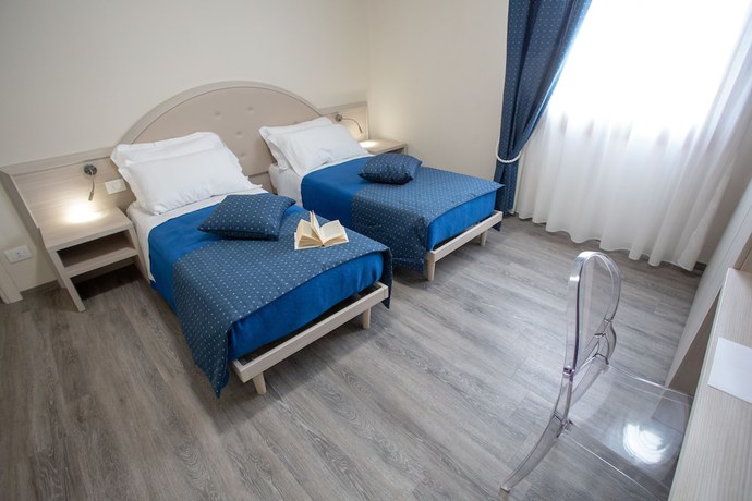 Imagen de la habitación del Hotel Home, Castelfranco Veneto. Foto 9