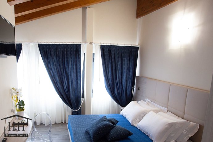 Imagen de la habitación del Hotel Home, Castelfranco Veneto. Foto 11