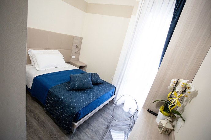 Imagen de la habitación del Hotel Home, Castelfranco Veneto. Foto 14