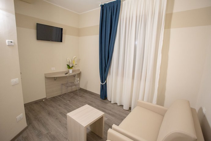 Imagen de la habitación del Hotel Home, Castelfranco Veneto. Foto 15