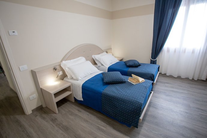 Imagen de la habitación del Hotel Home, Castelfranco Veneto. Foto 18
