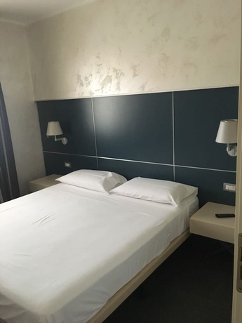 Imagen de la habitación del Hotel Home Club Suite. Foto 3