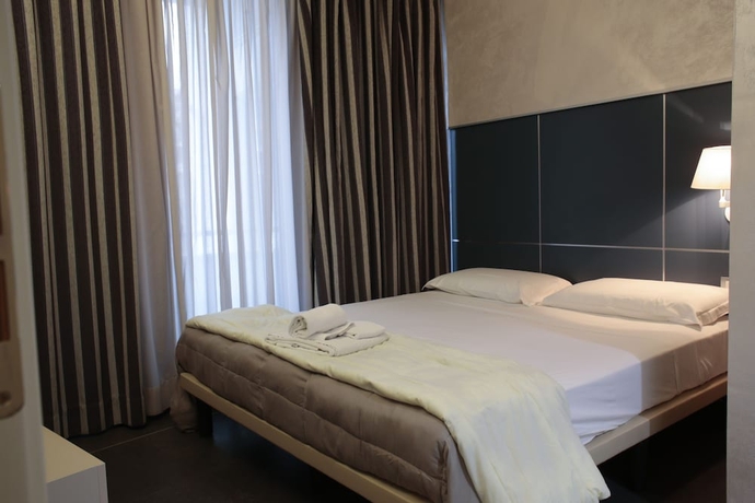 Imagen de la habitación del Hotel Home Club Suite. Foto 7