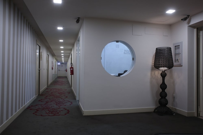 Imagen de los interiores del Hotel Home Club Suite. Foto 19