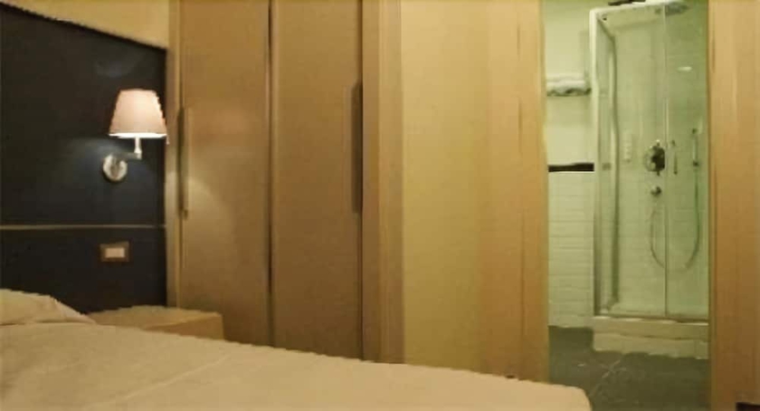 Imagen de la habitación del Hotel Home Club Suite. Foto 8