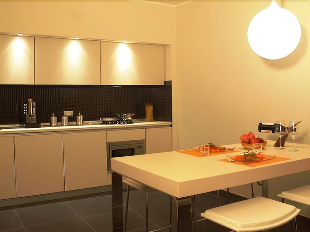 Imagen de la habitación del Hotel Home Club Suite. Foto 11