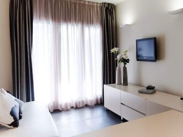 Imagen de la habitación del Hotel Home Club Suite. Foto 14