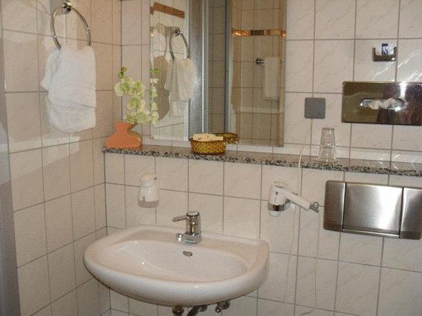 Imagen de la habitación del Hotel Home, Dortmund. Foto 6