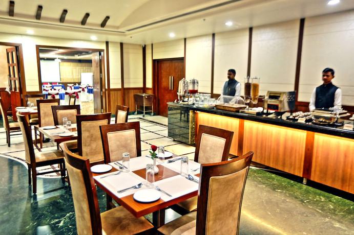 Imagen del bar/restaurante del Hotel Home In By Amrik Sukhdev. Foto 2