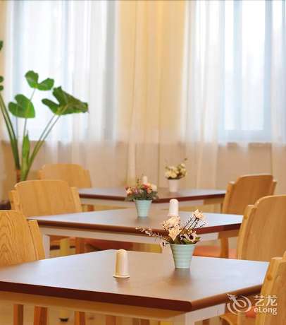 Imagen del bar/restaurante del Hotel Home Inn Anshun Tashan Plaza. Foto 4