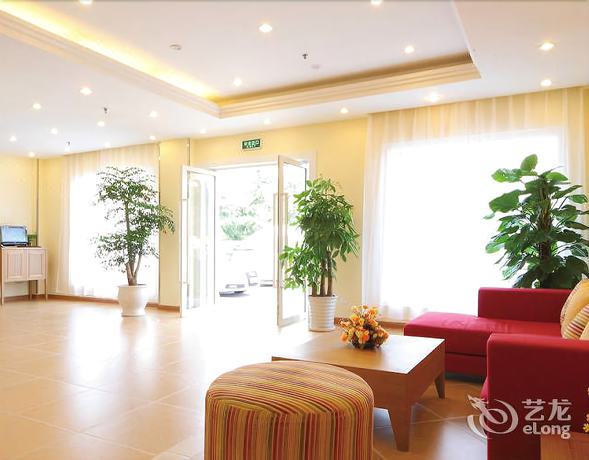 Imagen de los interiores del Hotel Home Inn Anshun Tashan Plaza. Foto 18