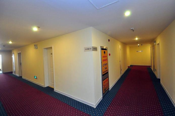 Imagen de los interiores del Hotel Home Inn Bus Station. Foto 12