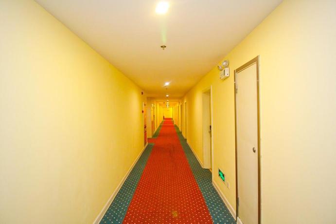 Imagen de los interiores del Hotel Home Inn Bus Station. Foto 13