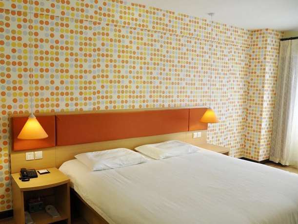 Imagen de la habitación del Hotel Home Inn (Chongqing Yangjiaping Light Rail Station, Pedestrian Street). Foto 7