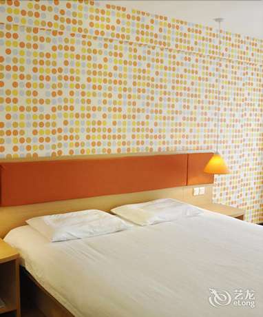 Imagen de los interiores del Hotel Home Inn (Chongqing Yangjiaping Light Rail Station, Pedestrian Street). Foto 19