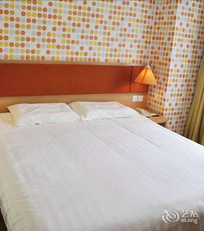 Imagen de la habitación del Hotel Home Inn (Chongqing Yangjiaping Light Rail Station, Pedestrian Street). Foto 9