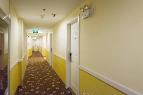 Imagen de la habitación del Hotel Home Inn Dalian Airport Yingke Road. Foto 6