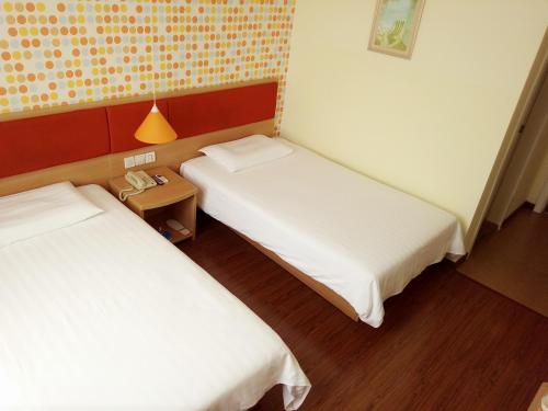 Imagen de la habitación del Hotel Home Inn Dalian North Railway Station. Foto 5
