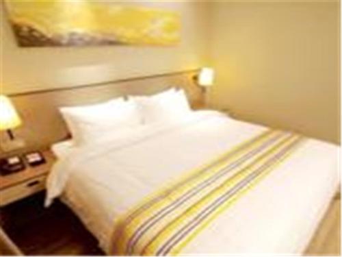Imagen de la habitación del Hotel Home Inn Ji'nan Jiefang Road. Foto 6