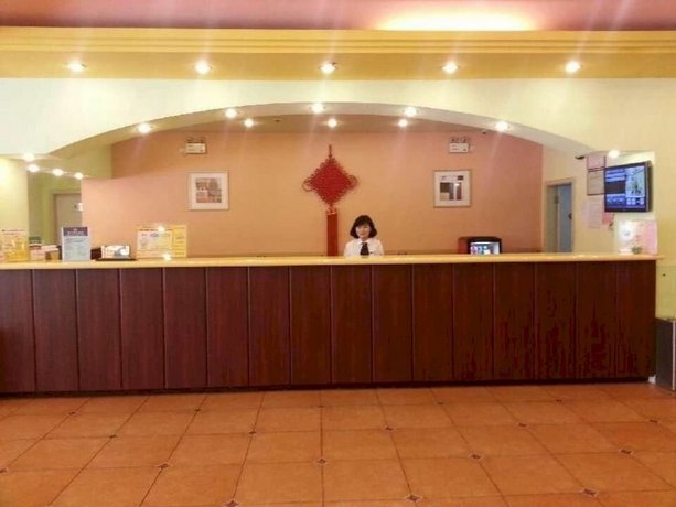 Imagen de los interiores del Hotel Home Inn Lian Ban. Foto 8