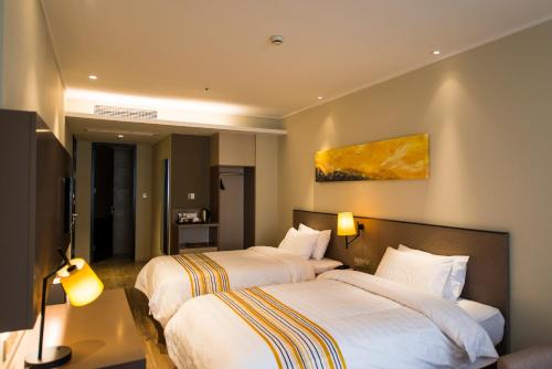 Imagen de la habitación del Hotel Home Inn Plus (Shanghai Xintiandi Lujiabang Road Metro Station). Foto 3