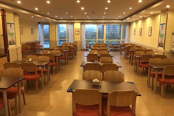 Imagen general del Hotel Home Inn Qingdao Jiushui Wanda. Foto 1