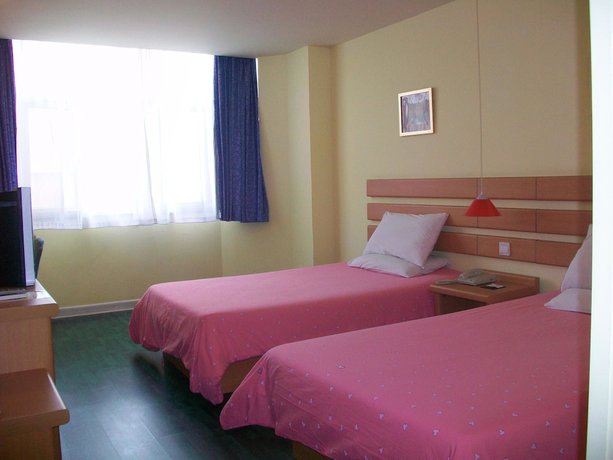 Imagen de los interiores del Hotel Home Inn Qingdao Taidong Business Area. Foto 18