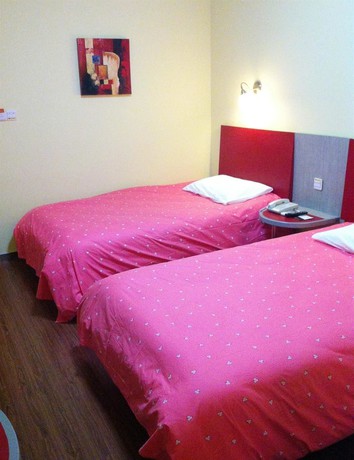Imagen general del Hotel Home Inn Qingdao Taidong Business Area. Foto 1