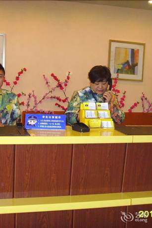 Imagen de los interiores del Hotel Home Inn Qingdao Taidong Business Area. Foto 20