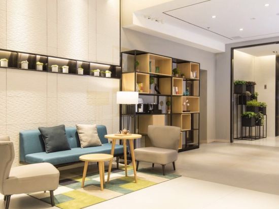 Imagen general del Hotel Home Inn Selected (Dalian Development Zone Wanda Plaza). Foto 5
