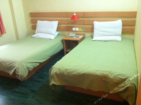Imagen de la habitación del Hotel Home Inn Shanghai Song Jiang. Foto 4