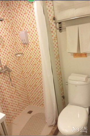 Imagen de la habitación del Hotel Home Inn Urumqi Pedestrian Street. Foto 14