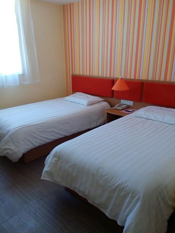 Imagen general del Hotel Home Inn Urumqi Pedestrian Street. Foto 8