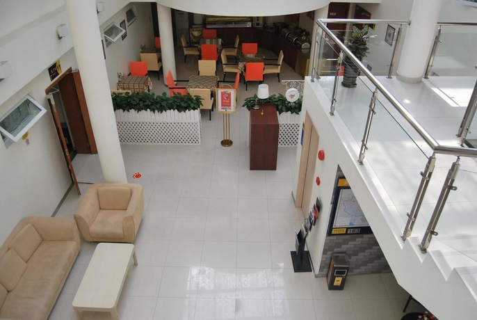 Imagen de los interiores del Hotel Home Inn Yanan West Road. Foto 14
