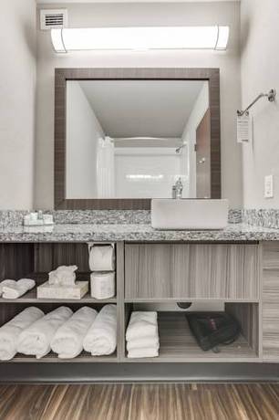 Imagen de la habitación del Hotel Home Inn & Suites-saskatoon South. Foto 3