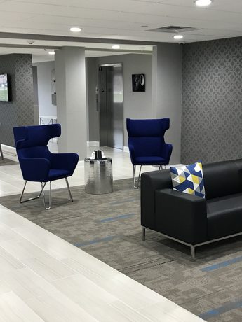 Imagen de los interiores del Hotel Home Inn and Suites, Richwood. Foto 16