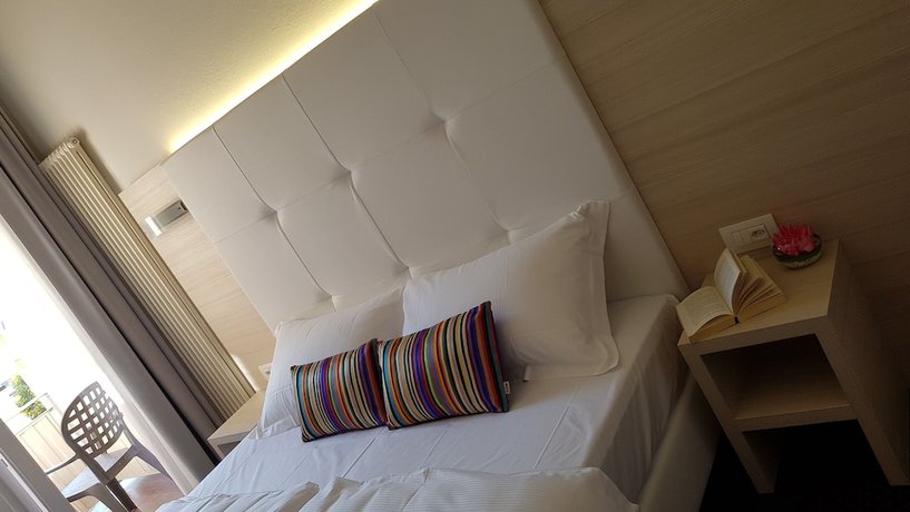 Imagen de la habitación del Hotel @ Home Locarno. Foto 10