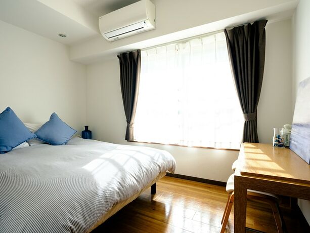 Imagen de la habitación del Hotel Home N Lounge. Foto 26