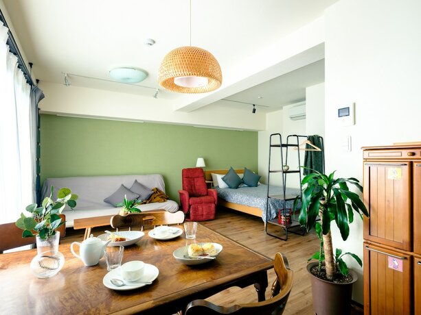 Imagen de la habitación del Hotel Home N Lounge. Foto 32