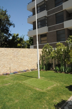 Imagen de los exteriores del Hotel Home Sense. Foto 18