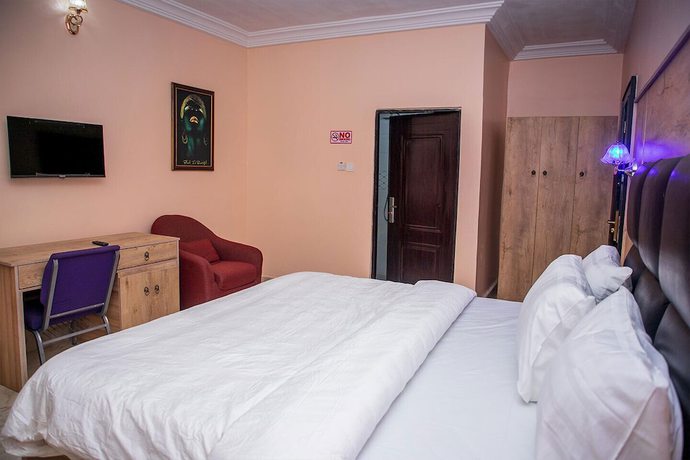 Imagen de la habitación del Hotel Home Suites and Resort. Foto 3