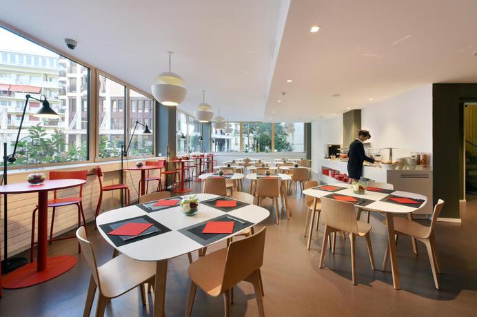 Imagen del bar/restaurante del Hotel Home Swiss. Foto 3